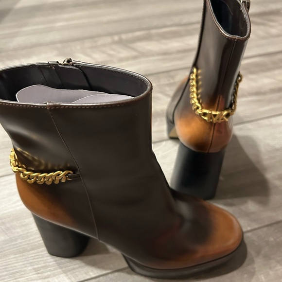 Michael Kors Brown Leather Heeled Boots with Gold Chain NWOB - Picture 4 of 10